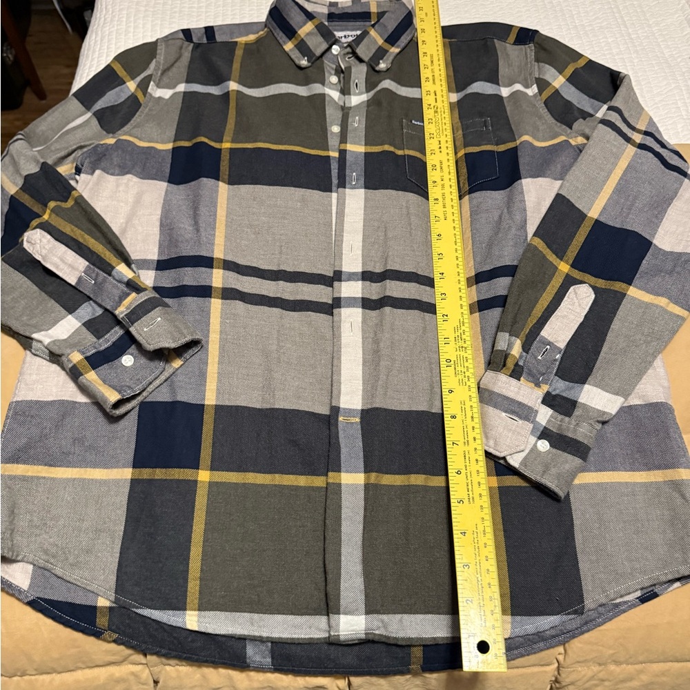 Barbour Tailored Fit Plaid Shirt. Men’s USA large
